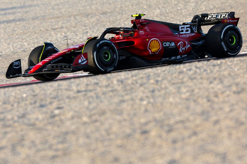 F1 Gp Qatar, Sainz e la sabbia in pista a Losail: "Mio padre sarebbe andato forte". Team radio virale
