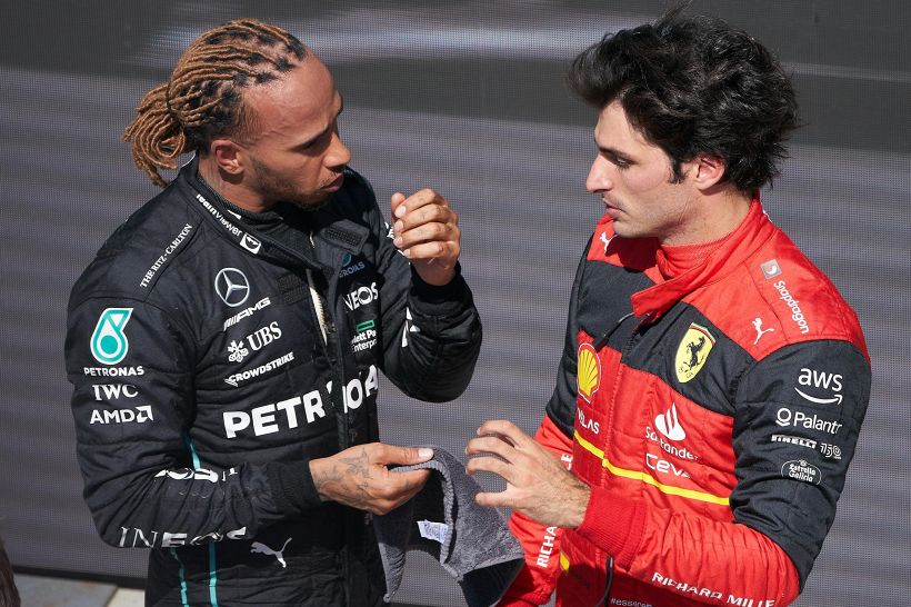 F1, Sainz in lotta per il titolo con Hamilton e Alonso: come sarebbe il Mondiale senza Red Bull e Verstappen, le classifiche