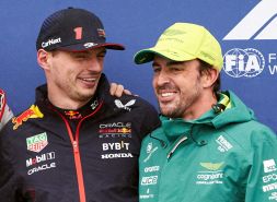 F1, pazza idea Red Bull: Alonso con Verstappen, swap con Perez in Aston Martin. Spunta l'indizio social