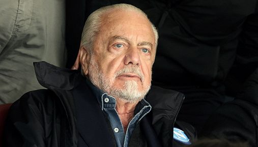 Napoli, De Laurentiis vara il ritiro intermittente: giocatori a casa nel pomeriggio