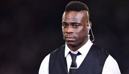 Balotelli, incidente a Brescia: auto distrutta, SuperMario illeso ma rifiuta di fare l'alcol test