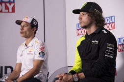 MotoGP, Bezzecchi: rissa sfiorata con Marquez, cosa è successo. "Pilota sporco e impunito", Marc si presenta già male in Ducati