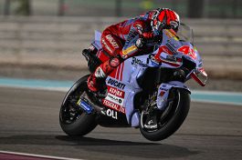 MotoGp, GP Qatar: vittoria capolavoro Di Giannantonio. Bagnaia 2° con spavento finale, va a +21 su Martin in crisi. Podio Marini