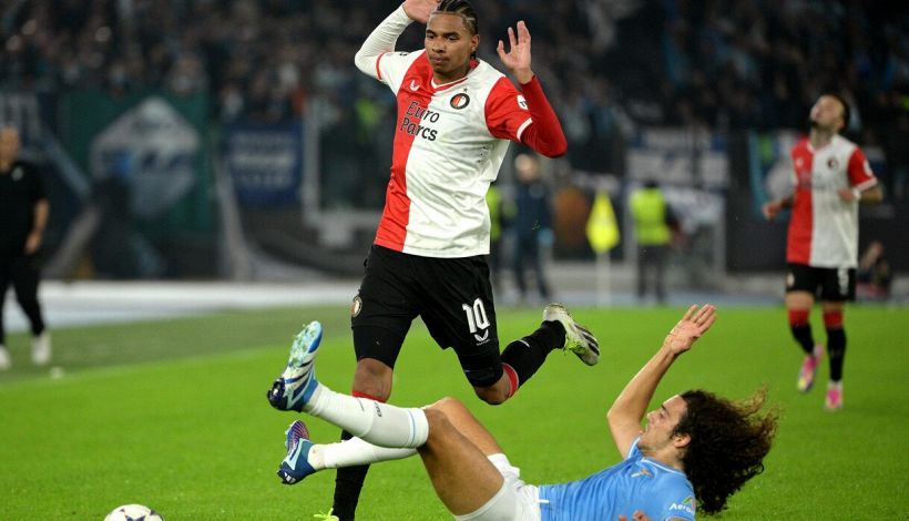 Lazio-Feyenoord, moviola: Marciniak in totale confusione nel finale, cosa è successo