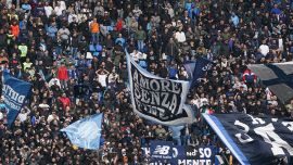 Napoli, la svolta Mazzarri non cancella la contestazione: striscione degli ultras contro i giocatori