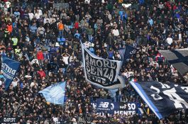 Napoli, la svolta Mazzarri non cancella la contestazione: striscione degli ultras contro i giocatori