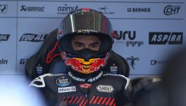 MotoGP, Marquez si opera ancora: "Obiettivo essere al top con Ducati nel 2024!. Intanto Bastianini e Martin lanciano l'allarme