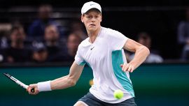 Tennis Master 1000 Parigi-Bercy: Sinner batte in rimonta McDonald nella notturna più assurda