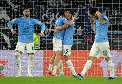 Champions League Lazio-Feyenoord, l'accusa del difensore olandese Hartman: "Comportamento irriverente"