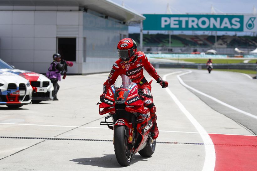 MotoGP, GP Malesia: qualcosa preoccupa Bagnaia dopo la Sprint. Le sue parole e l'ammissione di Tardozzi su Bastianini