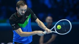 Tennis ATP Finals Torino Medvedev demolisce Rublev nel derby russo, Alcaraz polemico con gli organizzatori