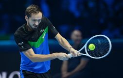 Tennis ATP Finals Torino Medvedev demolisce Rublev nel derby russo, Alcaraz polemico con gli organizzatori