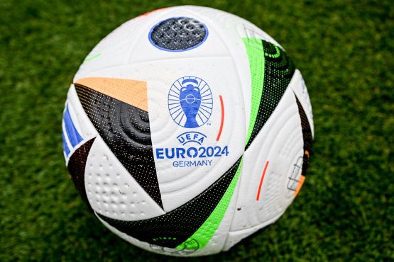 Euro 2024: ecco Fussballliebe, il pallone ufficiale degli Europei e un aiuto per il Var