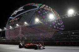 F1, GP Las Vegas, la pista divide i piloti: Verstappen la boccia, Sainz si sfoga ma a Leclerc piace