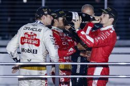 F1, GP Las Vegas, l'entusiasmo di Leclerc: "Mi sono divertito tantissimo". Vasseur ammette: "Vicini a battere Red Bull"