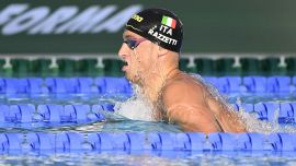Nuoto Assoluti Razzetti nella storia: record nei 400 misti e pass per Parigi, alle Olimpiadi anche Miressi