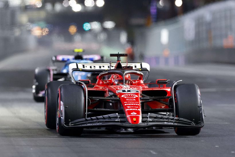 F1, Gp Las Vegas: Leclerc grande pole, Ferrari on fire, è doppietta con Sainz che sarà però penalizzato