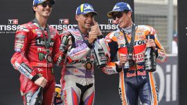 MotoGP, attento Bagnaia: Marquez giura fedeltà a Martin e c'è il precedente contro Rossi nel 2015 a favore di Lorenzo