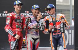 MotoGP, attento Bagnaia: Marquez giura fedeltà a Martin e c'è il precedente contro Rossi nel 2015 a favore di Lorenzo