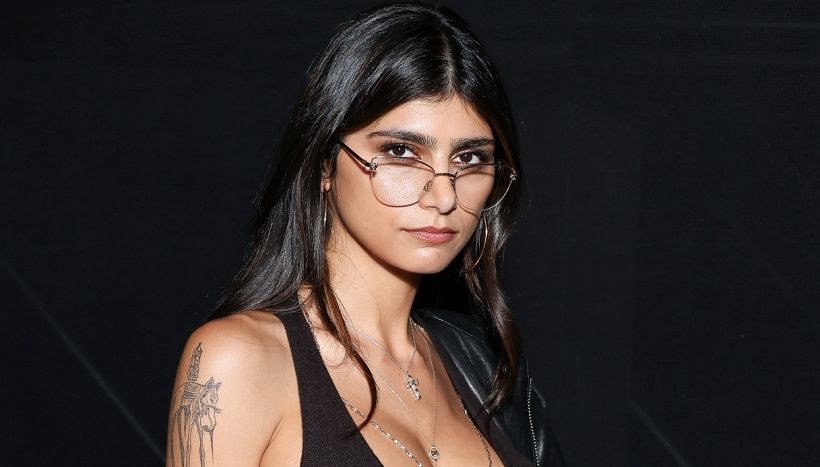 Milan, Mia Khalifa tifosa speciale: posa con la maglia di Leao e il club rossonero le invia un messaggio