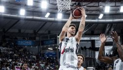 Basket, Polonara torna ad allenarsi con la Virtus Bologna dopo il tumore e l'operazione: il video