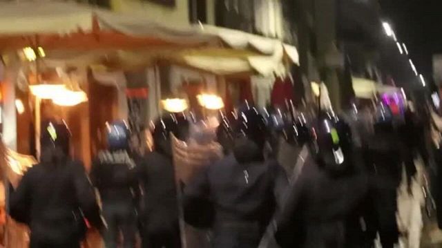 Milano, scontri tra tifosi del Milan e del Psg: ferito un francese