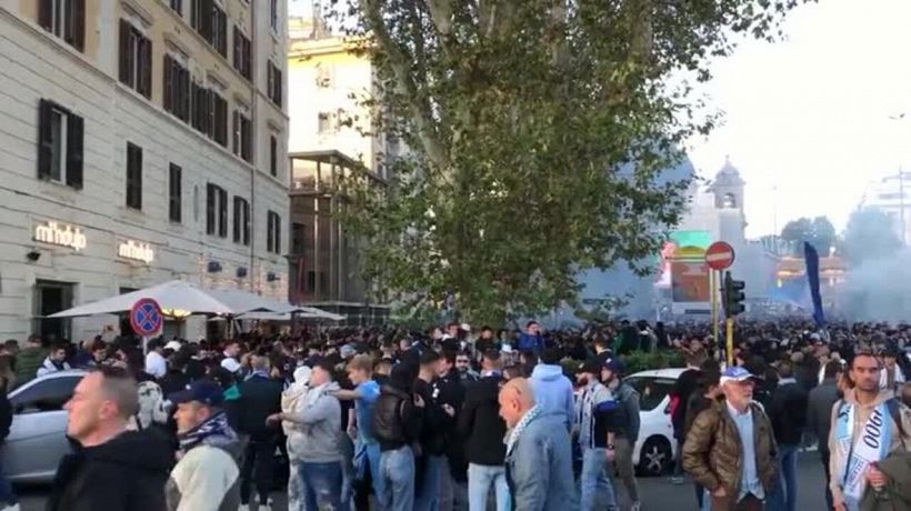 Serie A, Cresce l'attesa del derby capitolino tra cori fumogeni e bombe carta