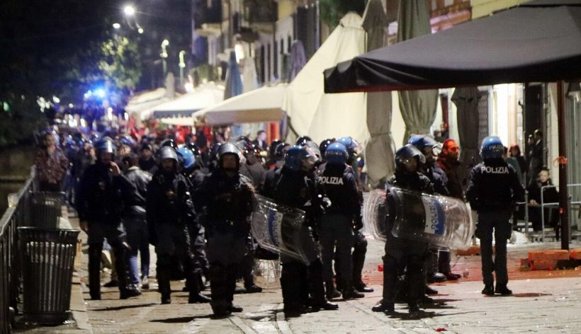 Champions: Napoli a ferro e fuoco, 11 tedeschi arrestati, possibile stadio vietato ai tifosi