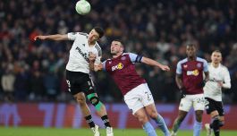 Conference League: violenza prima di Aston Villa-Legia, in Finlandia palle di neve sul portiere