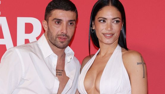 Iannone ed Elodie sul red carpet: la cantante osa ancora e sulla famosa minigonna scherza anche la fidanzata di Locatelli