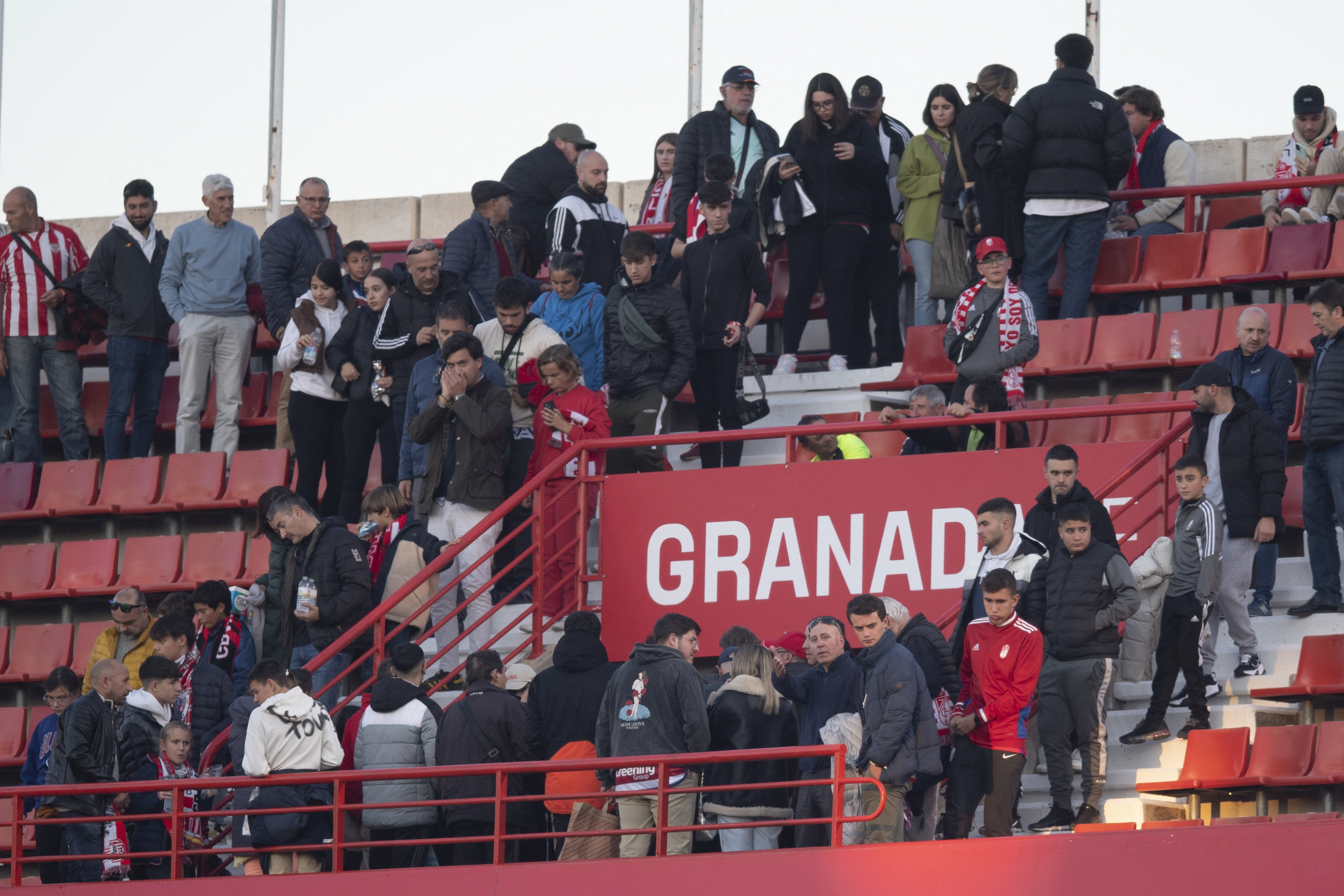 Liga, Granada-Athletic Bilbao sospesa dopo 18 minuti: un tifoso muore sugli spalti. La Gallery