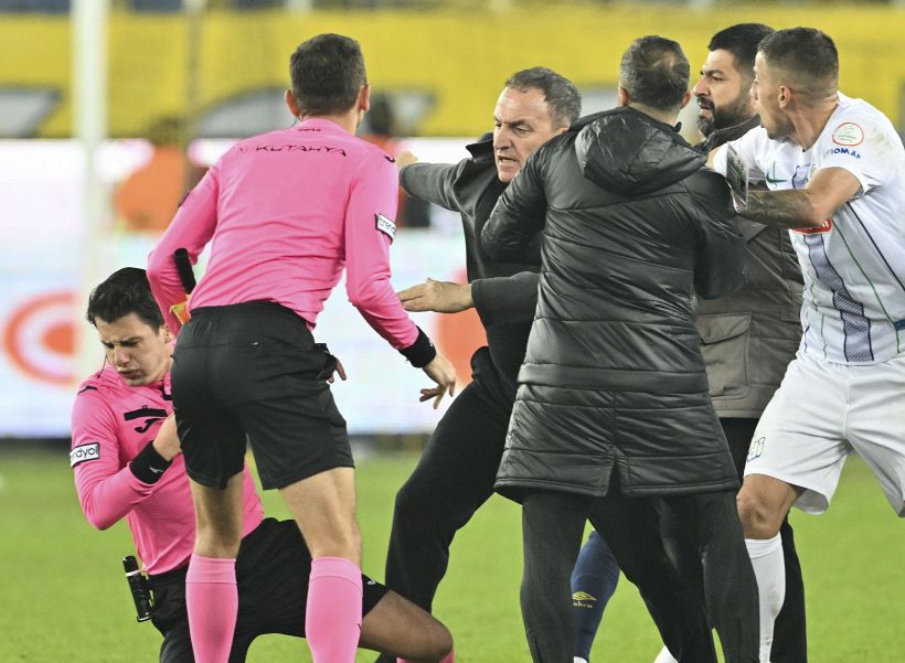 Turchia: scuse e dimissioni dall’aggressore dell’arbitro, il campionato riparte il 19 dicembre