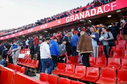 Liga, Granada-Athletic Bilbao sospesa dopo 18 minuti: un tifoso muore sugli spalti. La Gallery