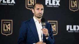 Chiellini dà l’addio al calcio giocato: la Juve nel cuore, l’Italia come riferimento e un futuro da dirigente