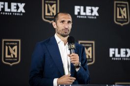 Chiellini dà l’addio al calcio giocato: la Juve nel cuore, l’Italia come riferimento e un futuro da dirigente