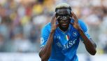 Mondiale per club, il Napoli tallona la Juventus: tifosi bianconeri furiosi, dubbi sul gol di Osimhen al Barcellona