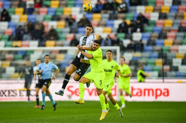 Udinese-Sassuolo, Berardi trascina i neroverdi alla rimonta. Figuraccia nell'omaggio a Juliano: mostrata la foto di Pulici