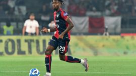 Verona-Cagliari, cori razzisti a Makoumbou: Adani ricorda caso Kean e attacca Giulini. Curva chiusa due turni