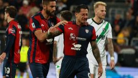 Pagelle Cagliari-Sassuolo 2-1: Erlic la apre, Lapadula e Pavoletti da infarto, Thorstvedt ci rimette i denti