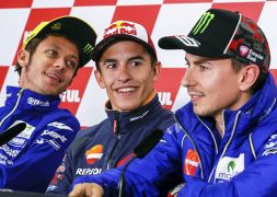MotoGP, Lorenzo lancia la sfida a Valentino Rossi: "Un giorno in corsa a Le Mans" e su Marquez in Ducati: "Può vincere il Mondiale"