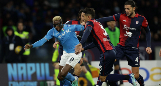 Pagelle Napoli-Cagliari 2-1: Osimhen distrugge e crea, Kvaratskhelia allontana i fantasmi