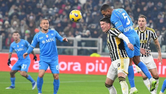 Juventus-Napoli, slow motion: straffspark avvisad och mål ogillat