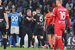 Napoli-Monza 0-0, De Laurentiis chiede scusa ai tifosi e attacca Gravina e Rocchi. Furia Mazzarri