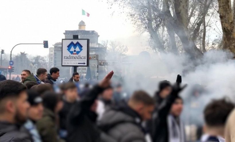 Lazio-Roma da incubo: scontri tra tifosi prima e dopo la gara, Bove colpito, l’intervento della polizia