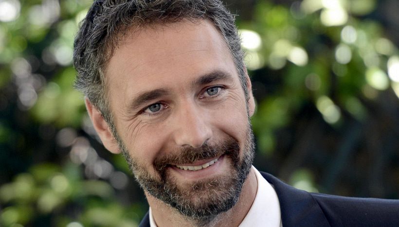 Raoul Bova in un ruolo inedito nella fiction "I Fantastici 5": ex campione di nuoto, Madonna, 4 figli e l'impegno civile