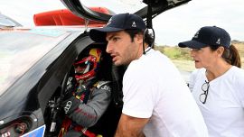 Ferrari, Sainz jr: il messaggio per papà Carlos senior commuove il web e la Dakar è a un passo