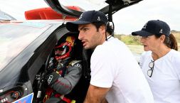 Ferrari, Sainz jr: il messaggio per papà Carlos senior commuove il web e la Dakar è a un passo
