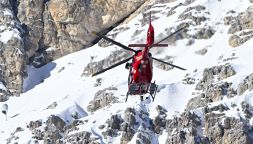 Sci, discesa Cortina: cadute a ripetizione, spaventoso volo per Mikaela Shiffrin, ginocchio a rischio. Foto