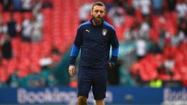 Roma, De Rossi si è sentito già con Totti: ecco cosa ha scritto a Mourinho