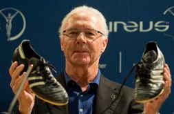 Franz Beckenbauer: il mondo del calcio piange il Kaiser, il ricordo di Capello, Boninsegna e Matthaus